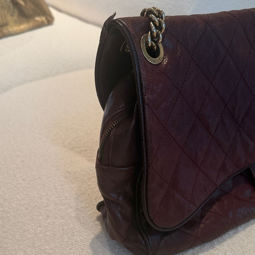 CHANEL
Burgundy Quilted Glazed Caviar Leather Large Shiva Flap Shoulder Bag - Picture 4 of 17